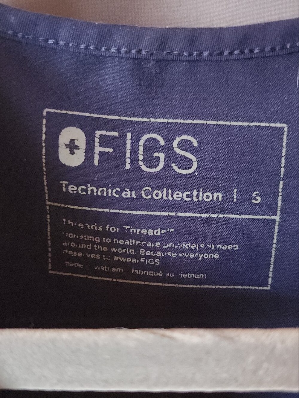 EUC Small Figs Women's Short Sleeve Scrub Top and Pants - Navy. - Picture 10 of 12